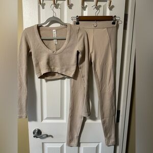 ALO Yoga Macadamia Workout Set